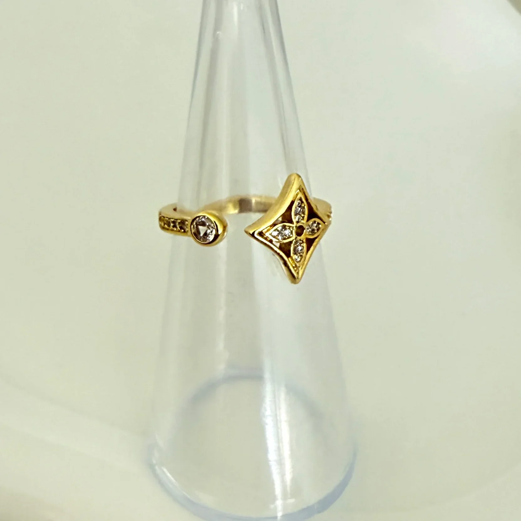 Avi Ring